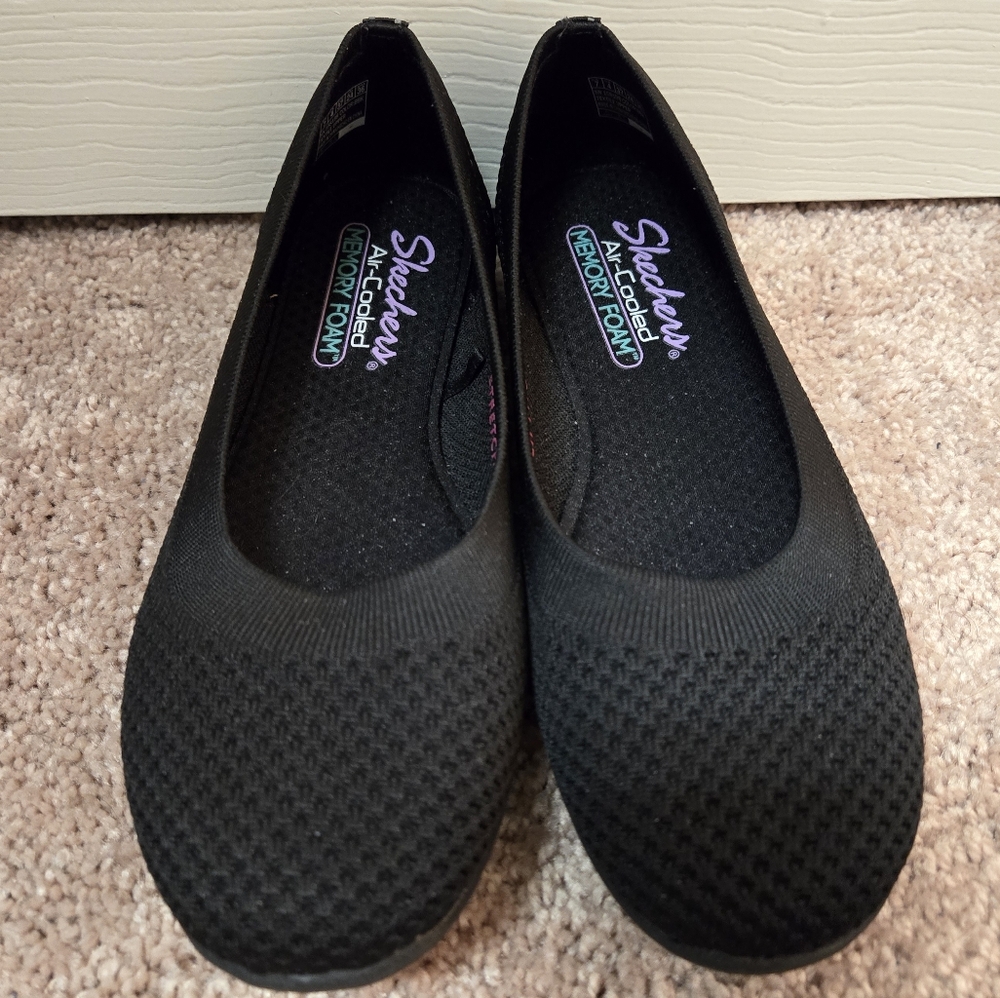 Sketchers ballet flats size 7 black air cooled memory foam